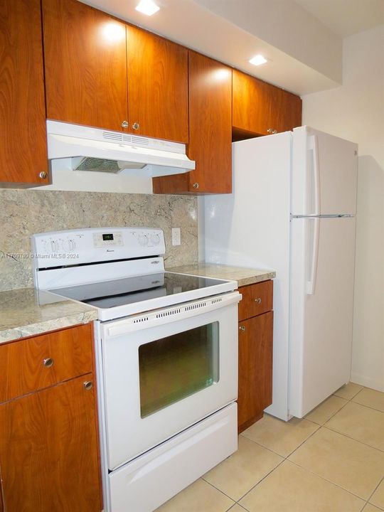 For Rent: $1,585 (1 beds, 1 baths, 811 Square Feet)