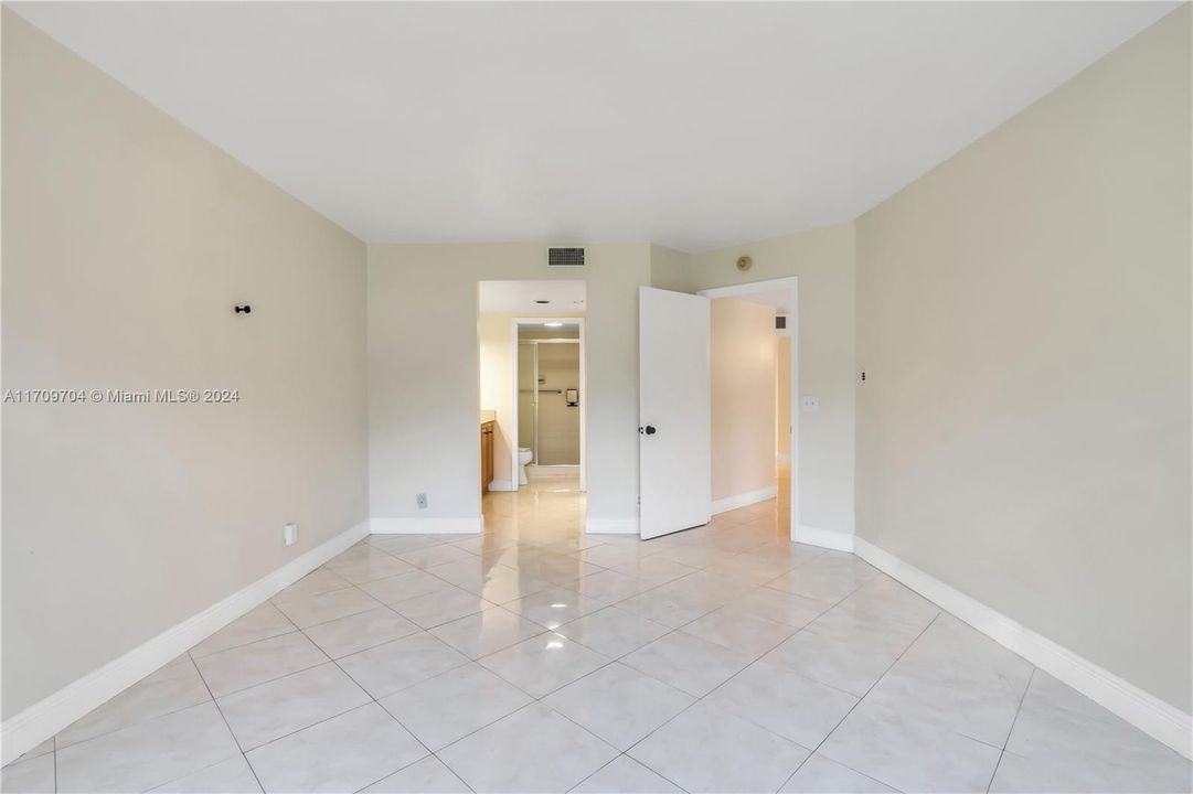 For Sale: $270,000 (2 beds, 2 baths, 1351 Square Feet)