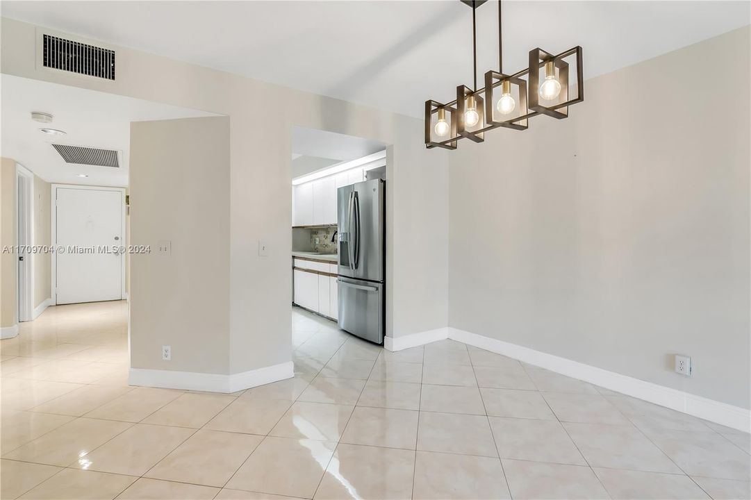 For Sale: $270,000 (2 beds, 2 baths, 1351 Square Feet)