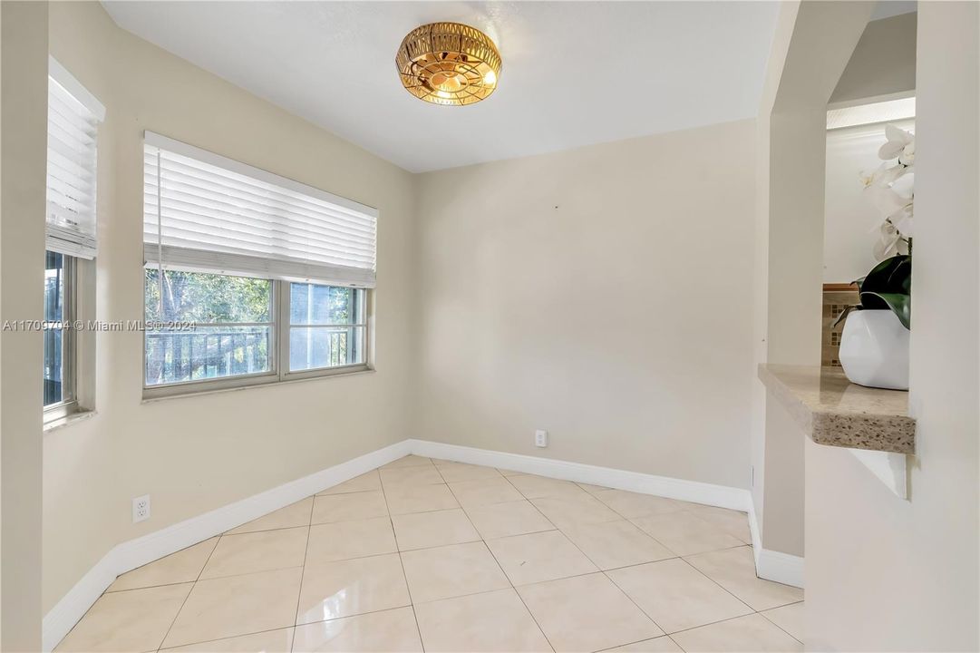 For Sale: $270,000 (2 beds, 2 baths, 1351 Square Feet)