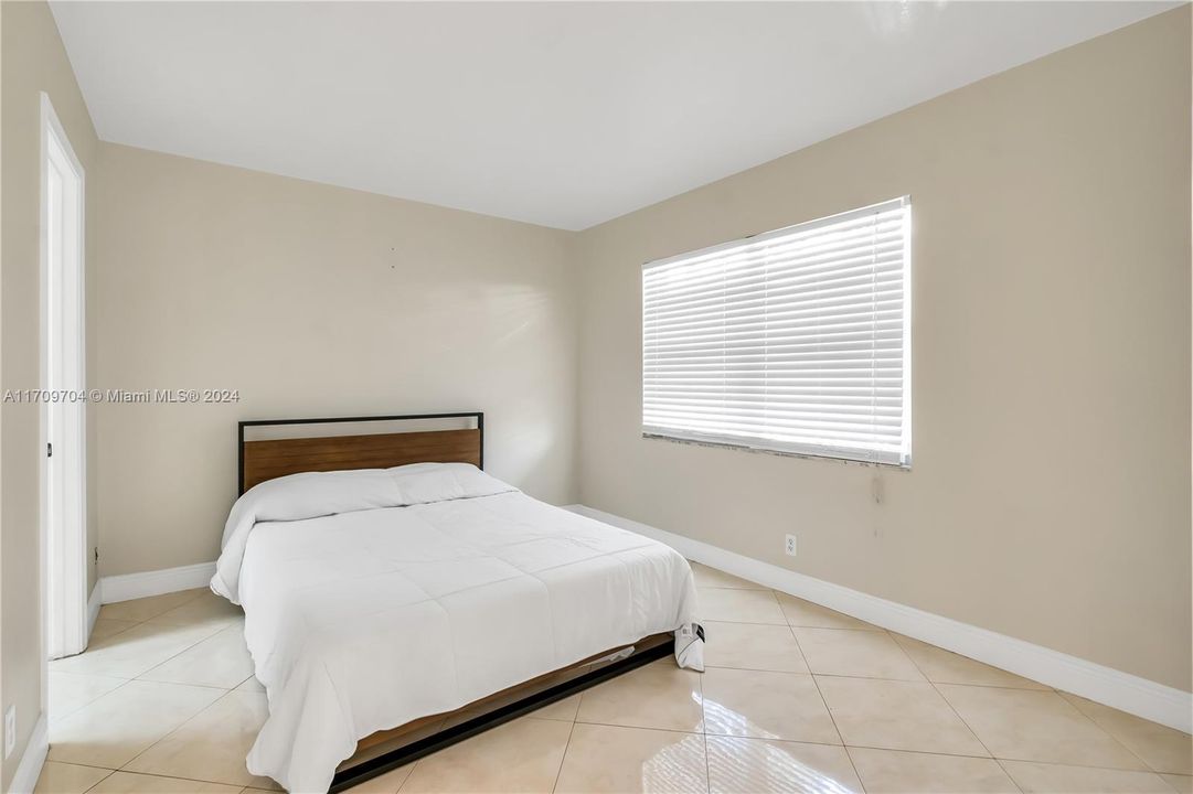 For Sale: $270,000 (2 beds, 2 baths, 1351 Square Feet)