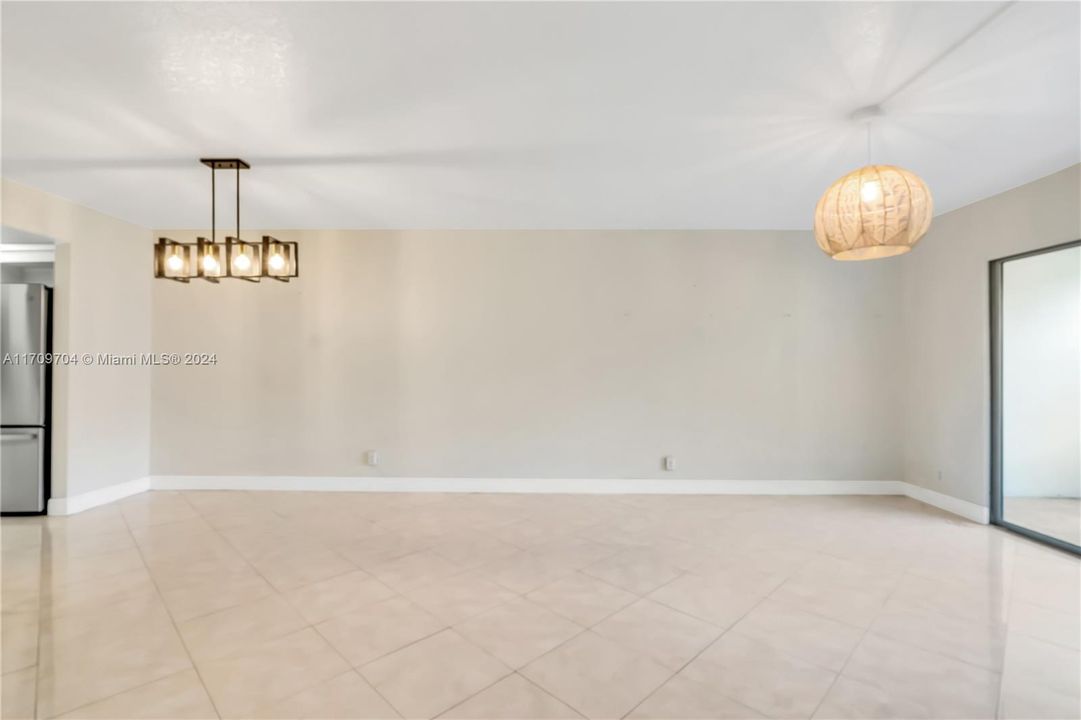 For Sale: $270,000 (2 beds, 2 baths, 1351 Square Feet)