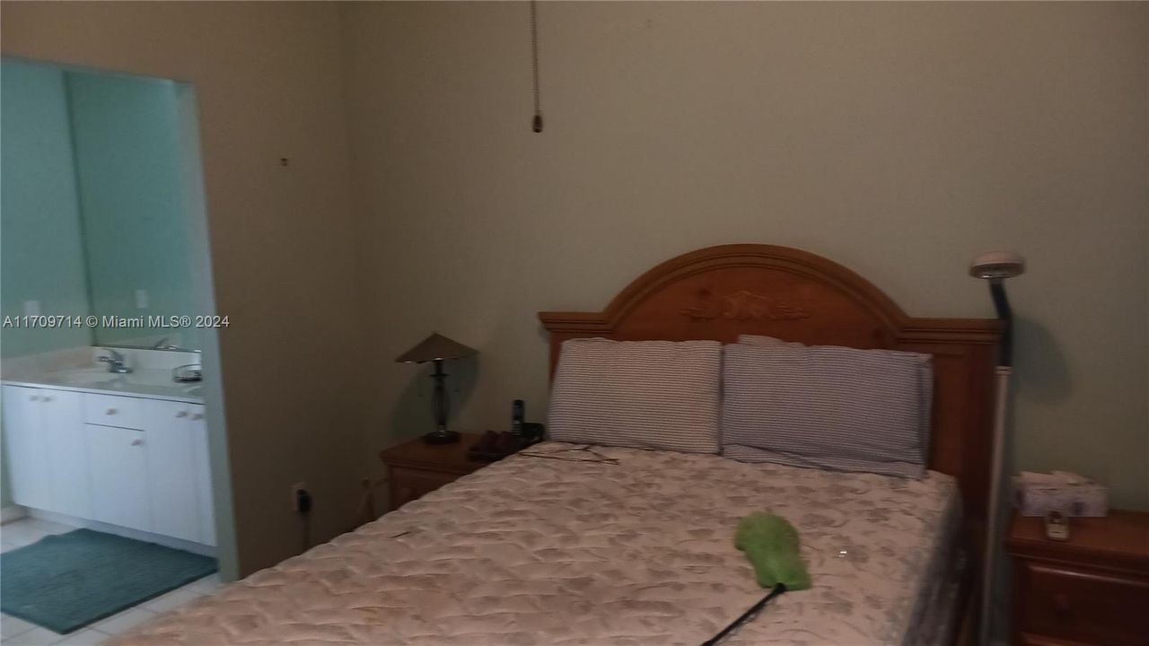 For Rent: $2,400 (3 beds, 2 baths, 1862 Square Feet)