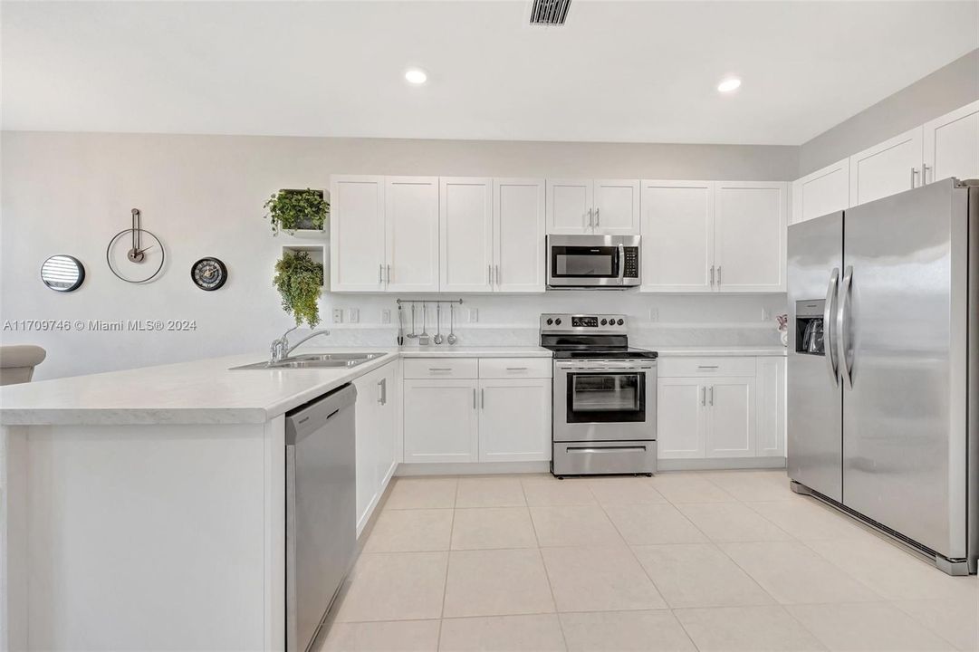 For Sale: $476,000 (4 beds, 2 baths, 1827 Square Feet)