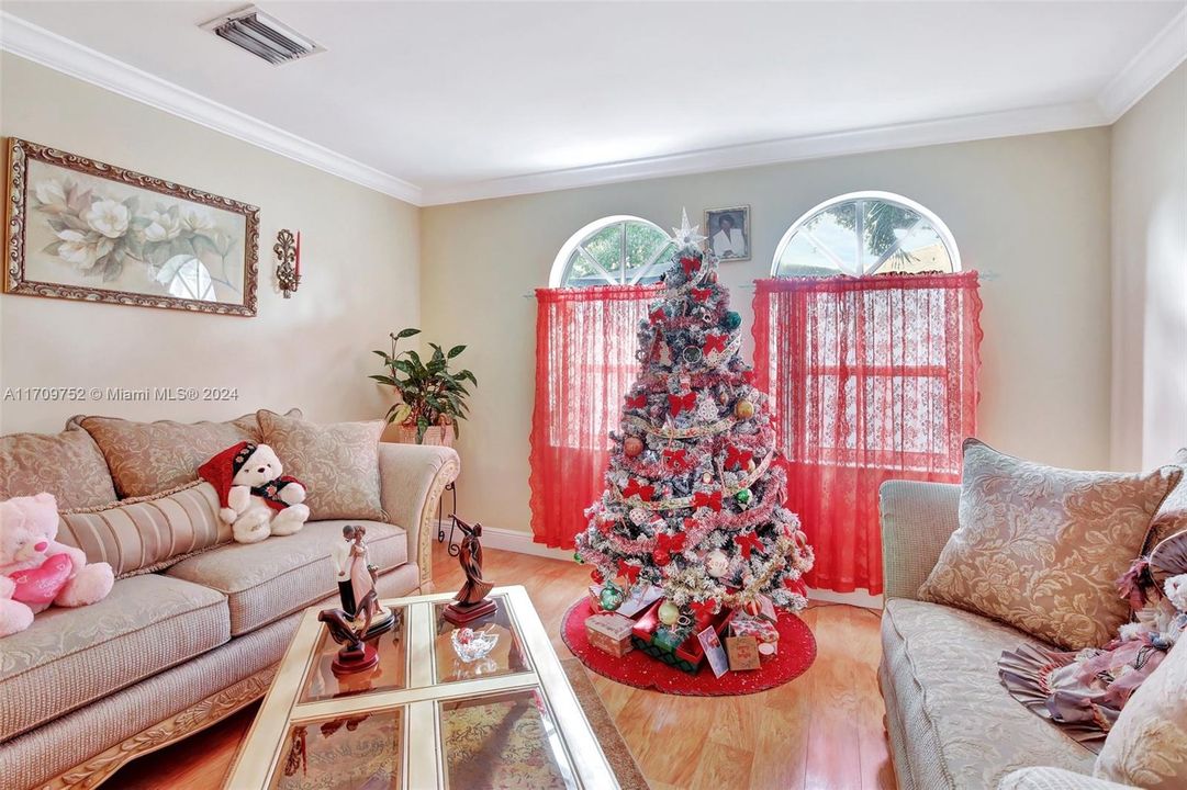 For Sale: $482,500 (3 beds, 2 baths, 1547 Square Feet)