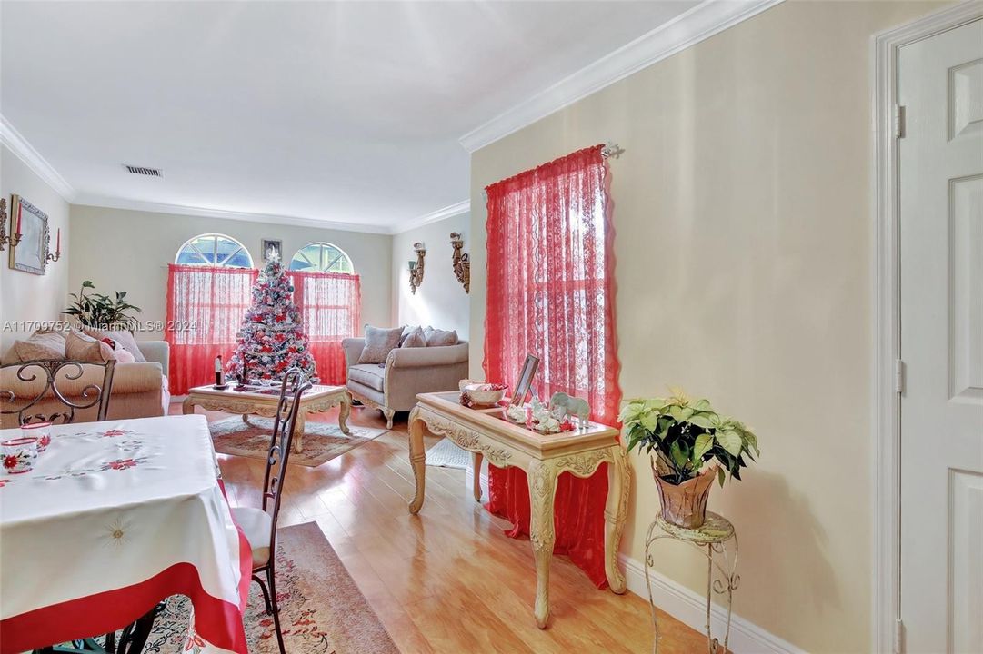 For Sale: $482,500 (3 beds, 2 baths, 1547 Square Feet)