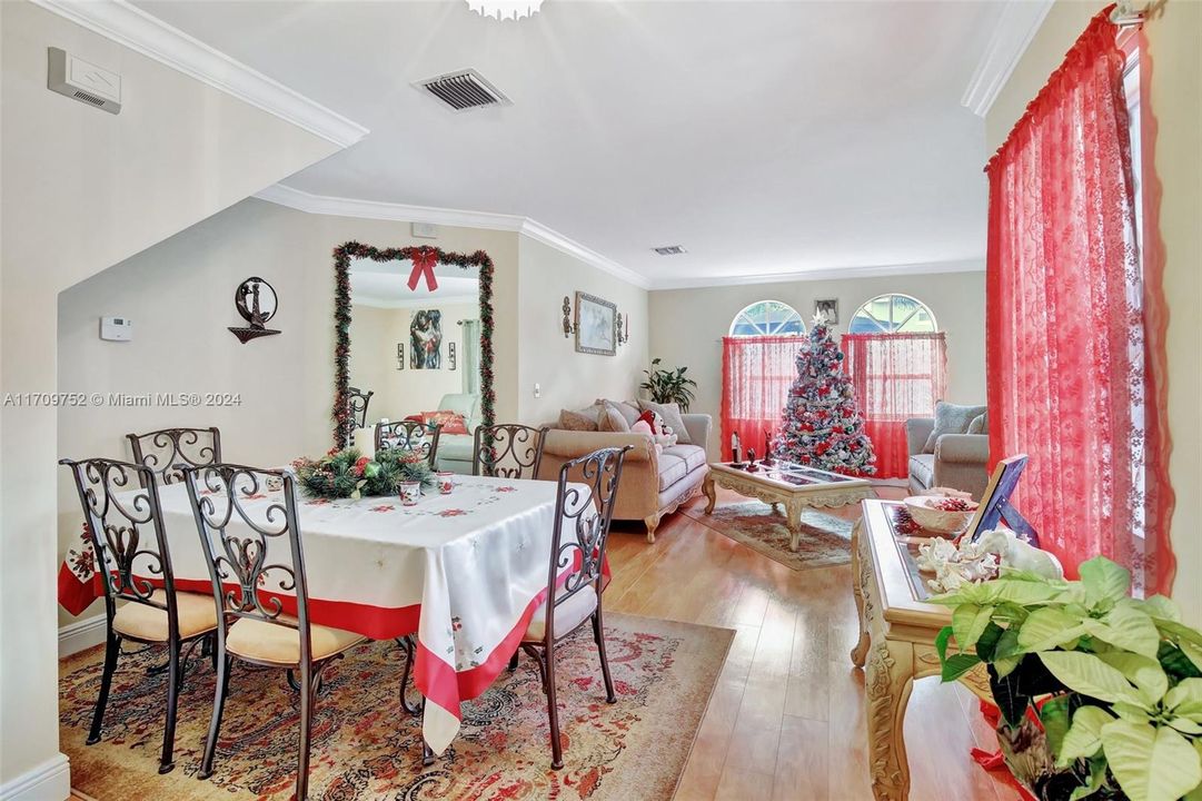 For Sale: $482,500 (3 beds, 2 baths, 1547 Square Feet)