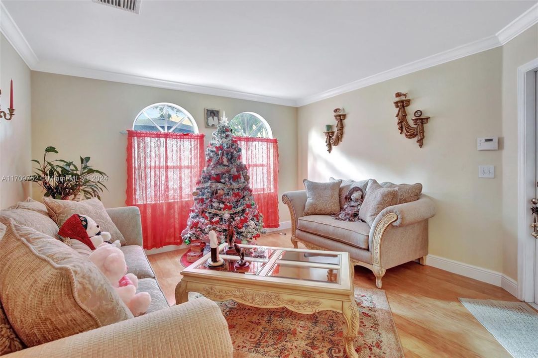 For Sale: $482,500 (3 beds, 2 baths, 1547 Square Feet)