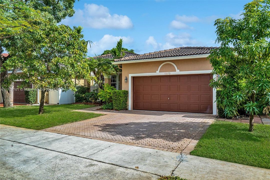 For Sale: $640,000 (3 beds, 2 baths, 1685 Square Feet)