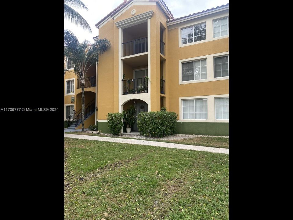 For Rent: $2,600 (3 beds, 2 baths, 1140 Square Feet)