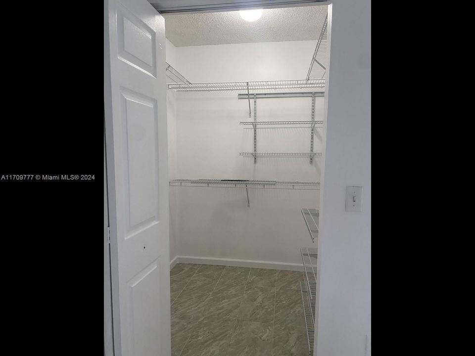 For Rent: $2,600 (3 beds, 2 baths, 1140 Square Feet)