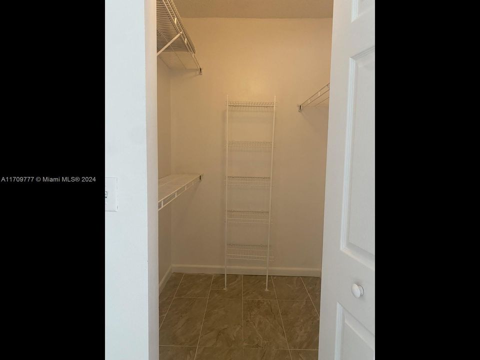 For Rent: $2,600 (3 beds, 2 baths, 1140 Square Feet)