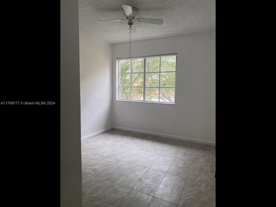 For Rent: $2,600 (3 beds, 2 baths, 1140 Square Feet)