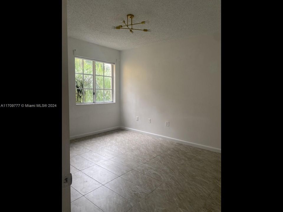 For Rent: $2,600 (3 beds, 2 baths, 1140 Square Feet)