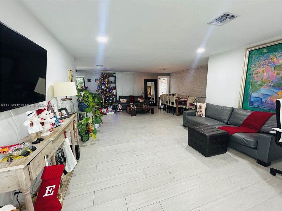 En Venta: $899,900 (3 camas, 2 baños, 1542 Pies cuadrados)