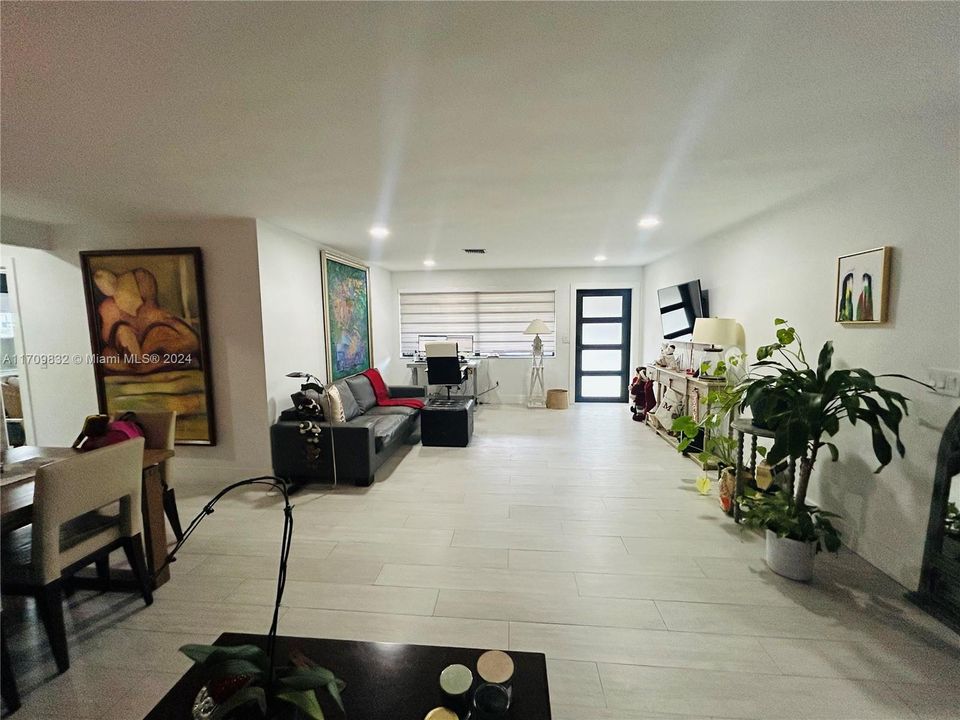 En Venta: $899,900 (3 camas, 2 baños, 1542 Pies cuadrados)