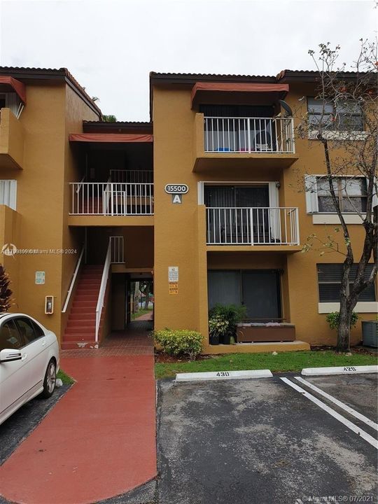 En Venta: $299,000 (2 camas, 2 baños, 896 Pies cuadrados)