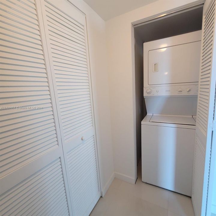 For Rent: $4,100 (2 beds, 2 baths, 1267 Square Feet)