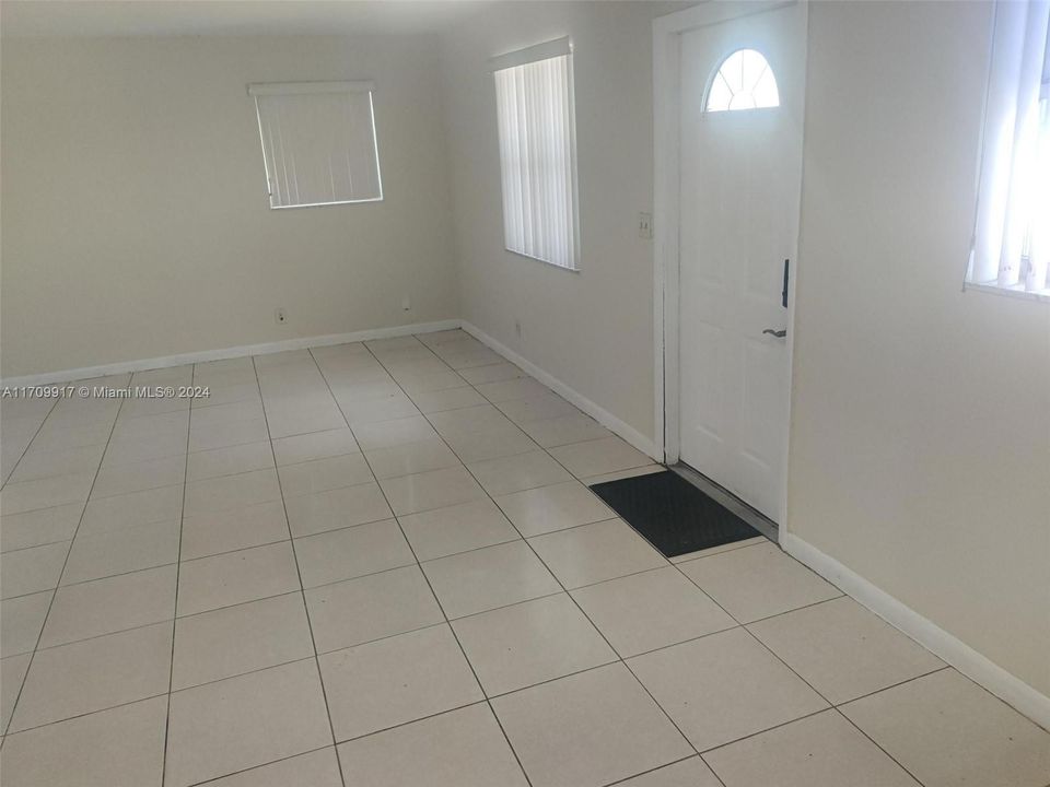 For Rent: $1,950 (5 beds, 3 baths, 2100 Square Feet)