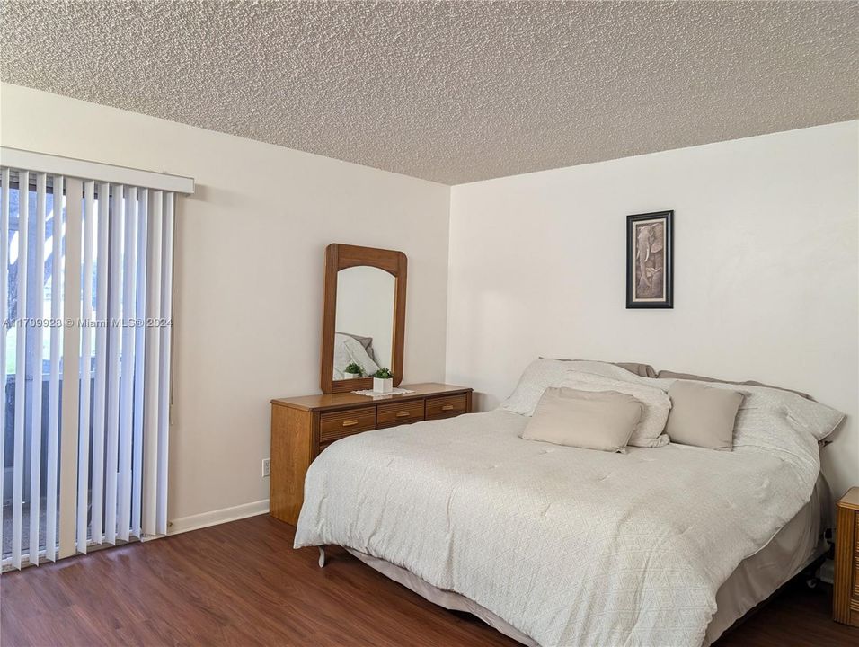 For Rent: $1,500 (1 beds, 1 baths, 811 Square Feet)