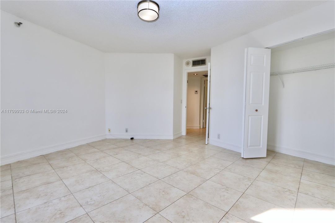 For Sale: $495,000 (2 beds, 2 baths, 1353 Square Feet)