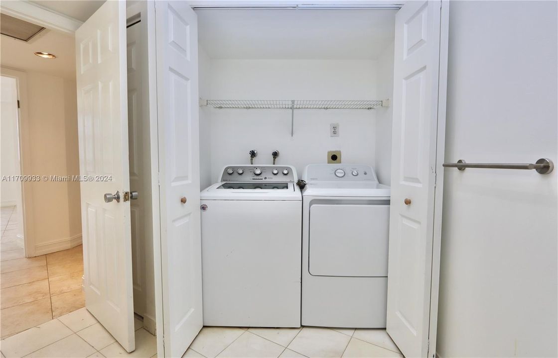 For Sale: $495,000 (2 beds, 2 baths, 1353 Square Feet)