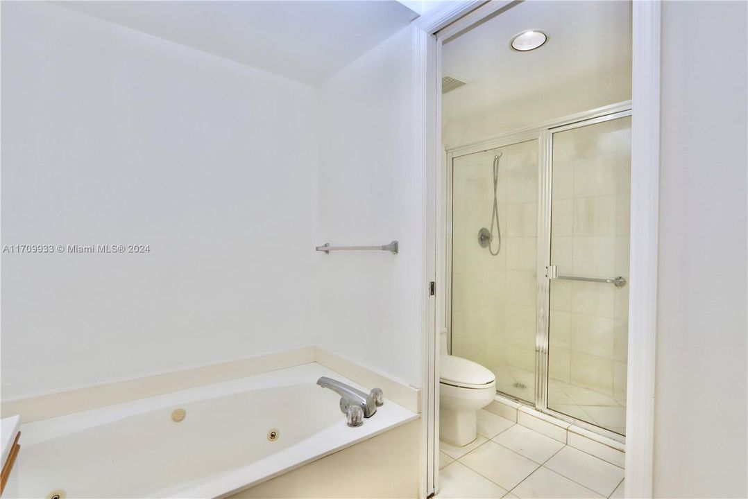 For Sale: $495,000 (2 beds, 2 baths, 1353 Square Feet)