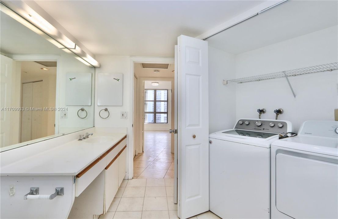 For Sale: $495,000 (2 beds, 2 baths, 1353 Square Feet)