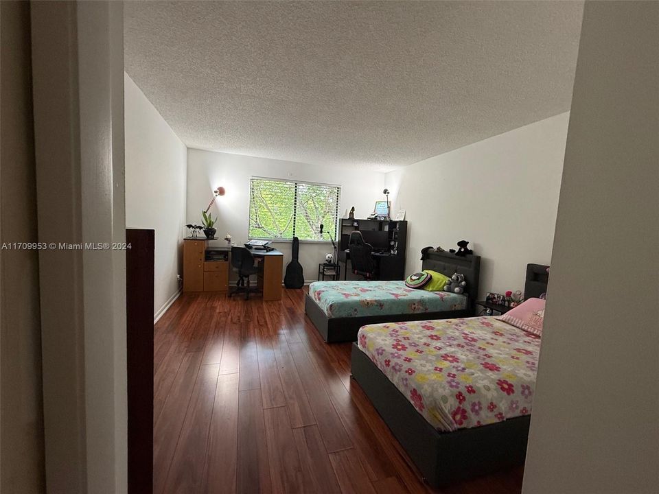 For Rent: $2,350 (2 beds, 2 baths, 1231 Square Feet)