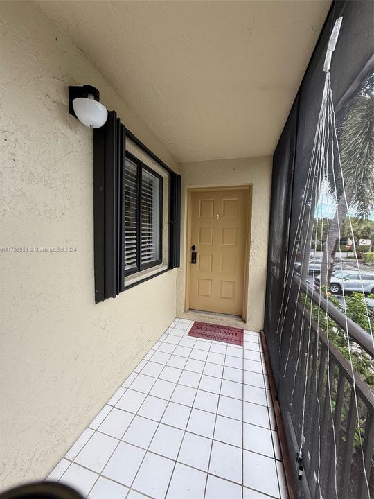 For Rent: $2,350 (2 beds, 2 baths, 1231 Square Feet)