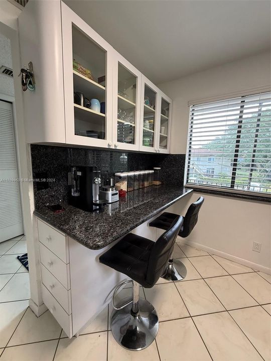 For Rent: $2,350 (2 beds, 2 baths, 1231 Square Feet)