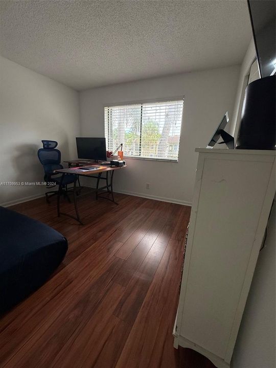 For Rent: $2,350 (2 beds, 2 baths, 1231 Square Feet)