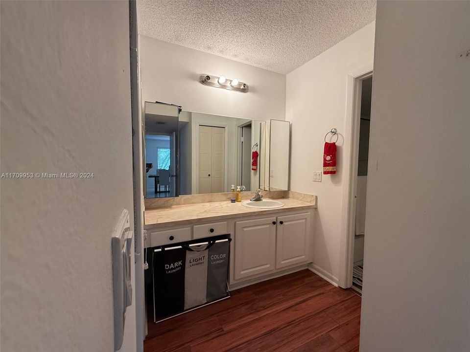 For Rent: $2,350 (2 beds, 2 baths, 1231 Square Feet)