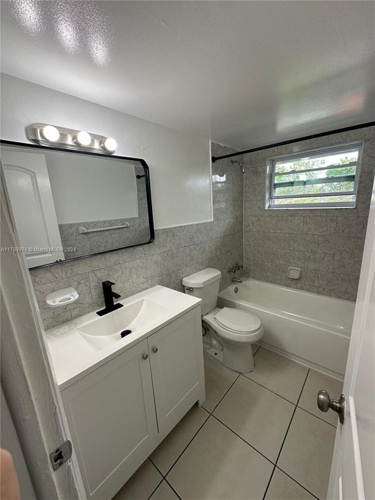 Unit has 2 bathrooms.  One is En Suite