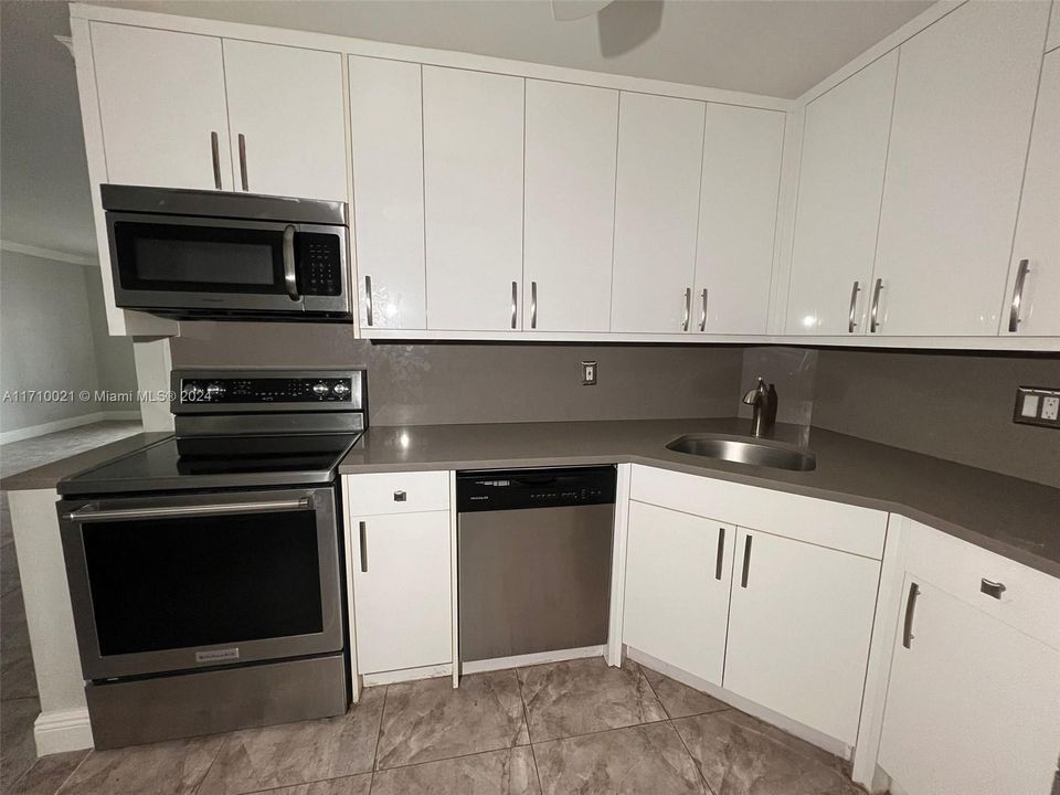 For Sale: $340,000 (2 beds, 2 baths, 1180 Square Feet)