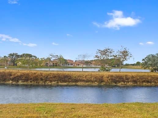 Recently Sold: $435,000 (3 beds, 2 baths, 1200 Square Feet)