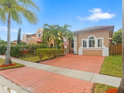 Recently Sold: $435,000 (3 beds, 2 baths, 1200 Square Feet)