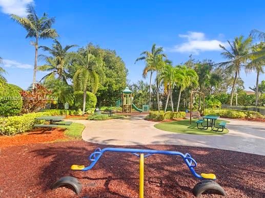 Recently Sold: $435,000 (3 beds, 2 baths, 1200 Square Feet)