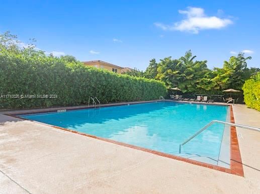 Recently Sold: $435,000 (3 beds, 2 baths, 1200 Square Feet)