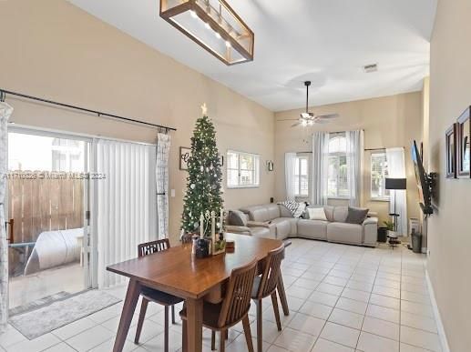 Recently Sold: $435,000 (3 beds, 2 baths, 1200 Square Feet)