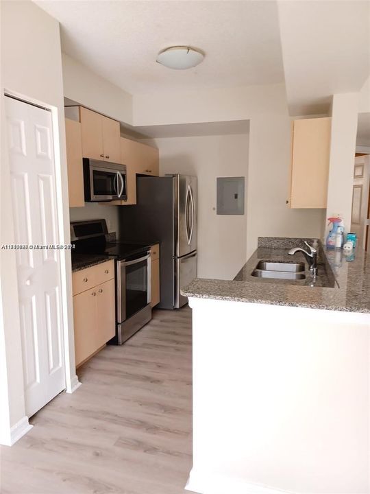 For Rent: $2,650 (2 beds, 2 baths, 1205 Square Feet)