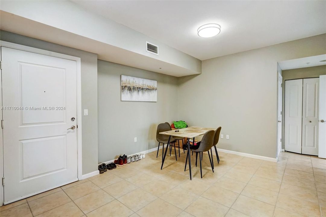 For Sale: $454,000 (2 beds, 2 baths, 1270 Square Feet)