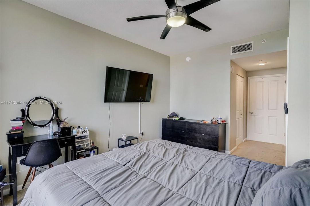 For Sale: $454,000 (2 beds, 2 baths, 1270 Square Feet)