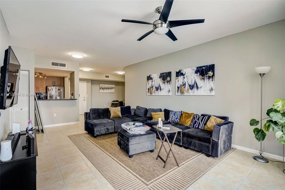 For Sale: $454,000 (2 beds, 2 baths, 1270 Square Feet)