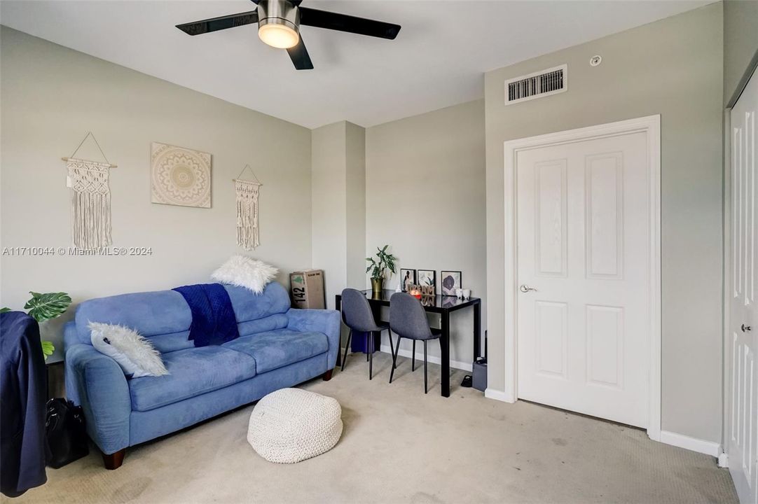 For Sale: $454,000 (2 beds, 2 baths, 1270 Square Feet)