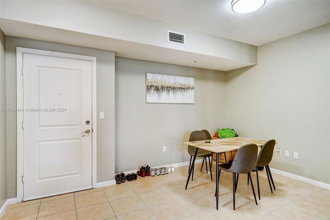 For Sale: $454,000 (2 beds, 2 baths, 1270 Square Feet)