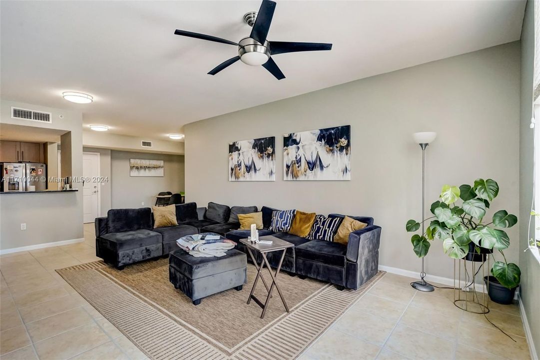 For Sale: $454,000 (2 beds, 2 baths, 1270 Square Feet)