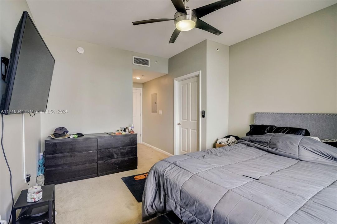 For Sale: $454,000 (2 beds, 2 baths, 1270 Square Feet)