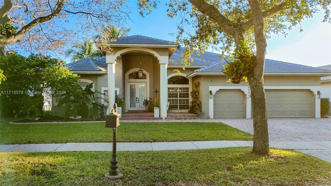 For Sale: $1,090,000 (4 beds, 2 baths, 2766 Square Feet)