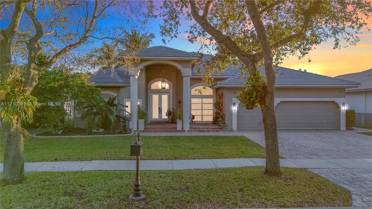 For Sale: $1,090,000 (4 beds, 2 baths, 2766 Square Feet)